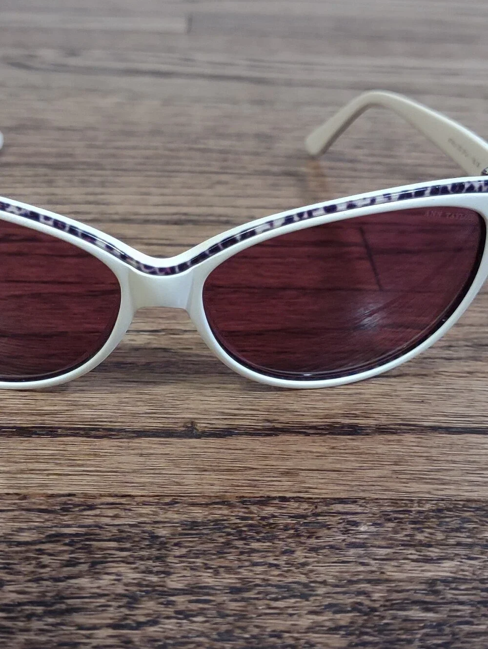 Ann Taylor Womens Cat Eye Sunglasses White Leopard Print Trim‎ AT505 C03